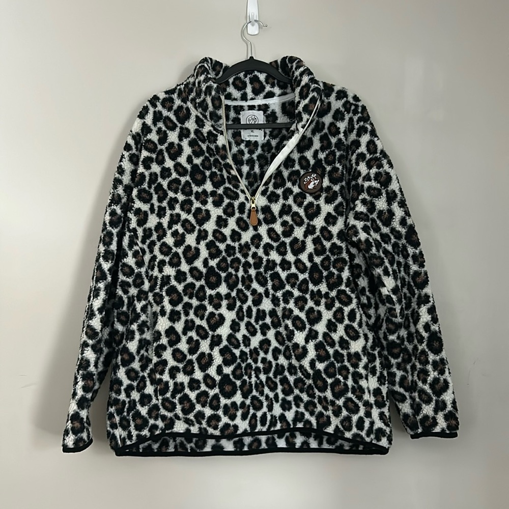 Bucees half zip size XL